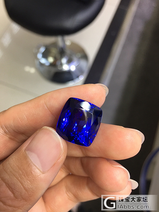 20克拉的坦桑石_刻面宝石坦桑石