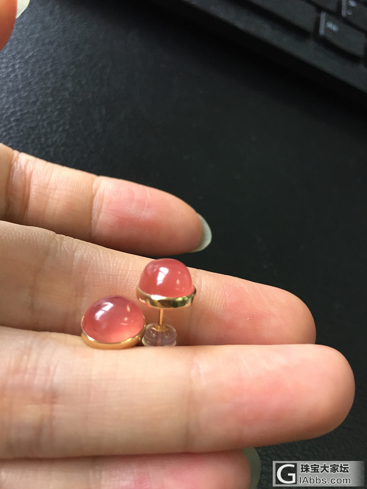 红纹耳钉，低调的美艳_耳钉红纹石