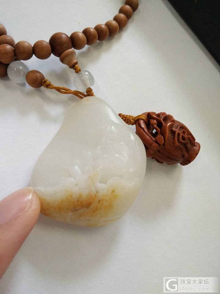 酱油鱼_挂件白玉