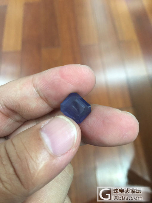 坦桑尼亚，灰蓝色尖晶石6.79克拉，完美切工，有个裂隙，整粒3000元，_刻面宝石尖晶石