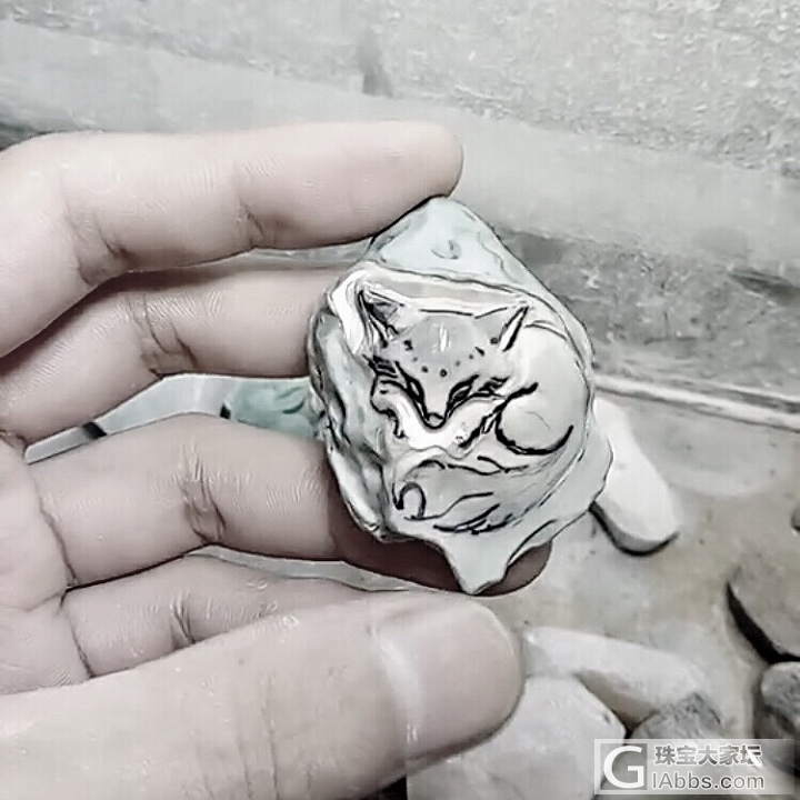 一只要抱抱的狐狸宝宝_挂件玛瑙