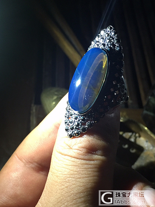 昨天自己做了一个多米蓝珀戒指，发上来给大家看看。_戒指蓝珀