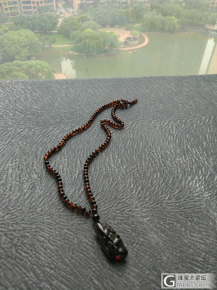 300一克，不懂，刚买的，抚顺矿珀_项链琥珀