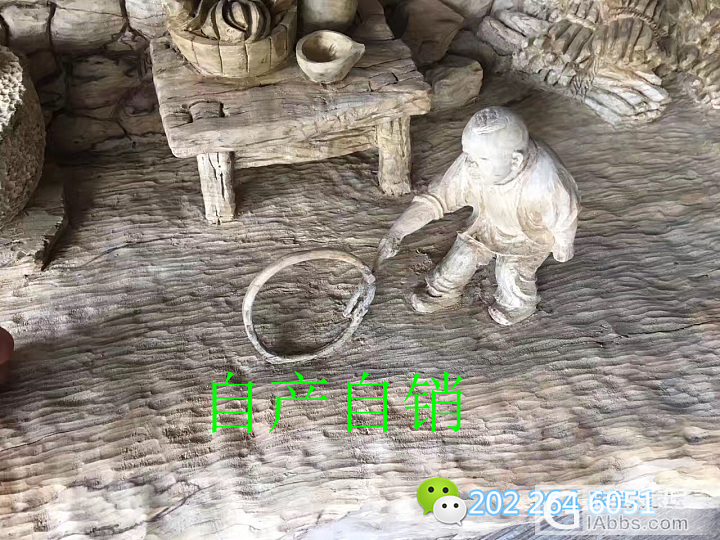 小伙仅凭一把雕刻刀，刻出最美的回忆，逆天技艺让人跪服_木雕