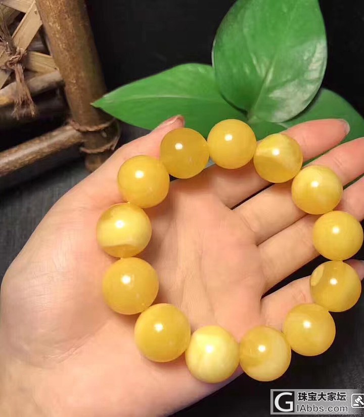 现在的二代鸡油黄做的太真了_珠串蜜蜡