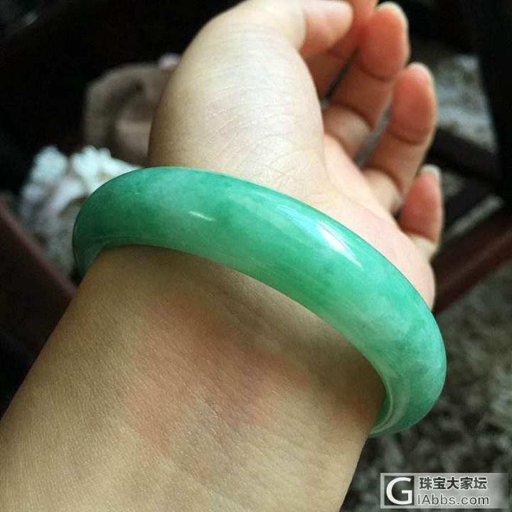 满色阳绿手镯_手镯翡翠