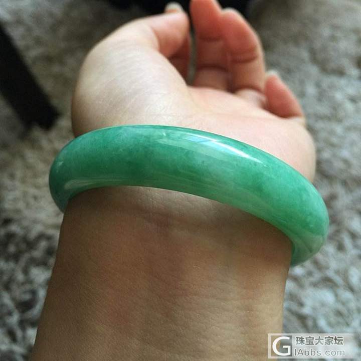 满色阳绿手镯_手镯翡翠