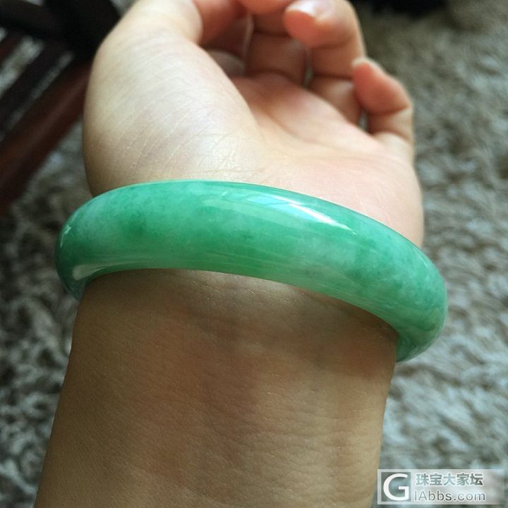 满色阳绿手镯_手镯翡翠