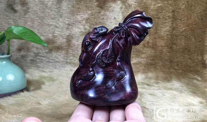 海黄紫色紫油袋袋数钱把件  大师作品  雕刻精细_把玩件海南黄花梨