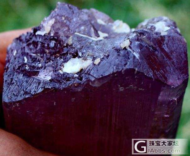 早年藏紫锂辉石_原石锂辉石