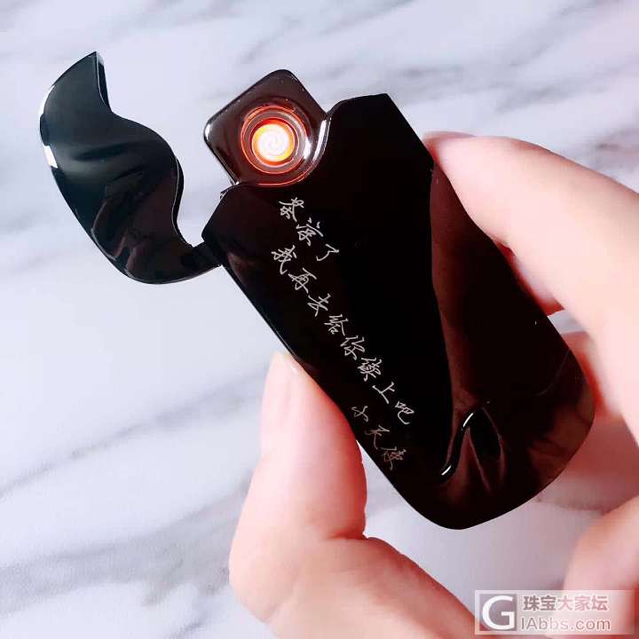 虽然你抽烟的样子很帅但是还是少抽烟_打火机