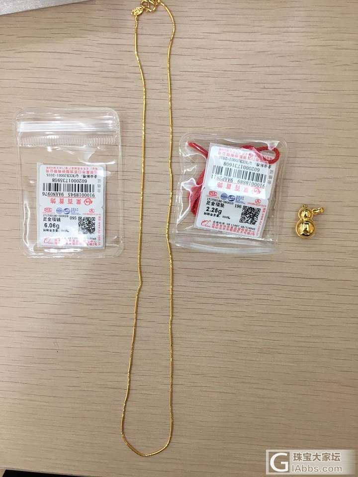 出几个刚刚收到的小件，菜百 大福_手链吊坠金