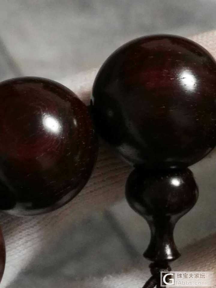 不同油密的小叶包浆后效果_珠串小叶紫檀