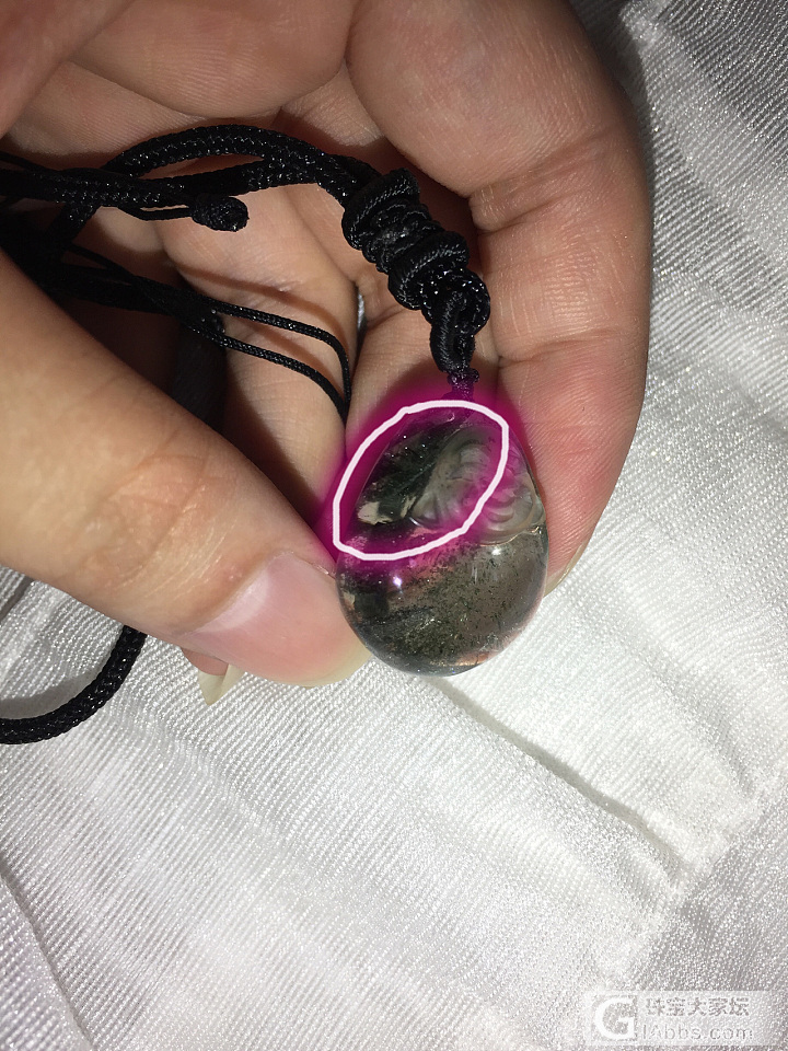 问下大家关于绿幽灵金字塔有裂痕孔洞之类的是不是就不不能戴了！_绿幽灵