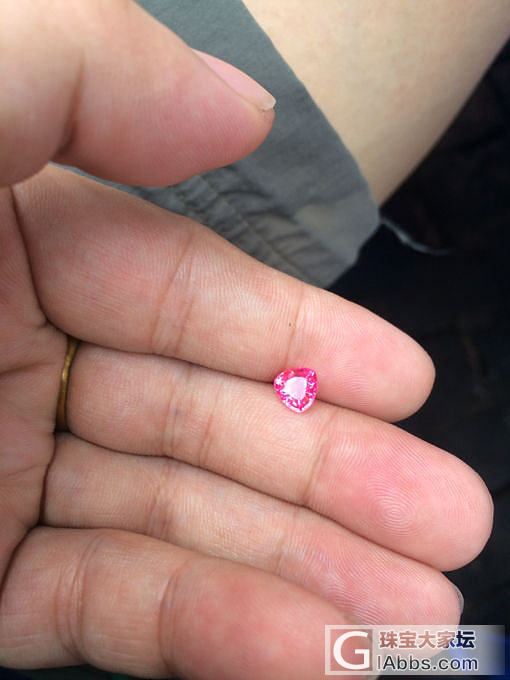 缅甸抹谷热粉色尖晶石，重量1.25克拉，三角形切割。_刻面宝石尖晶石