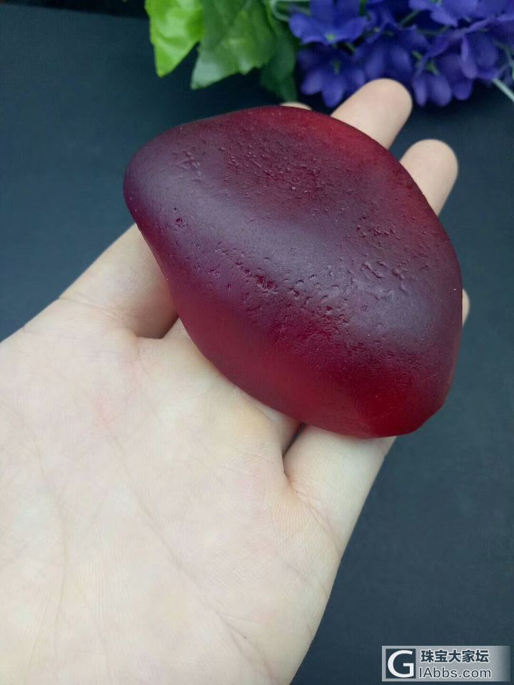 请帮忙看一下可以买吗，血珀原石_原石血珀