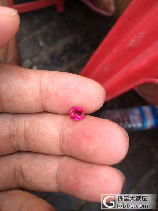 早上好，缅甸抹谷天然无烧红宝石，重量1.05克拉。颜色鲜艳净度高，价还优[调皮]_刻面宝石红宝石