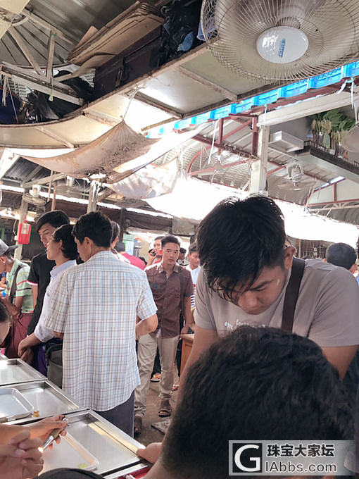 缅甸人市场的下午_集散地缅甸翡翠