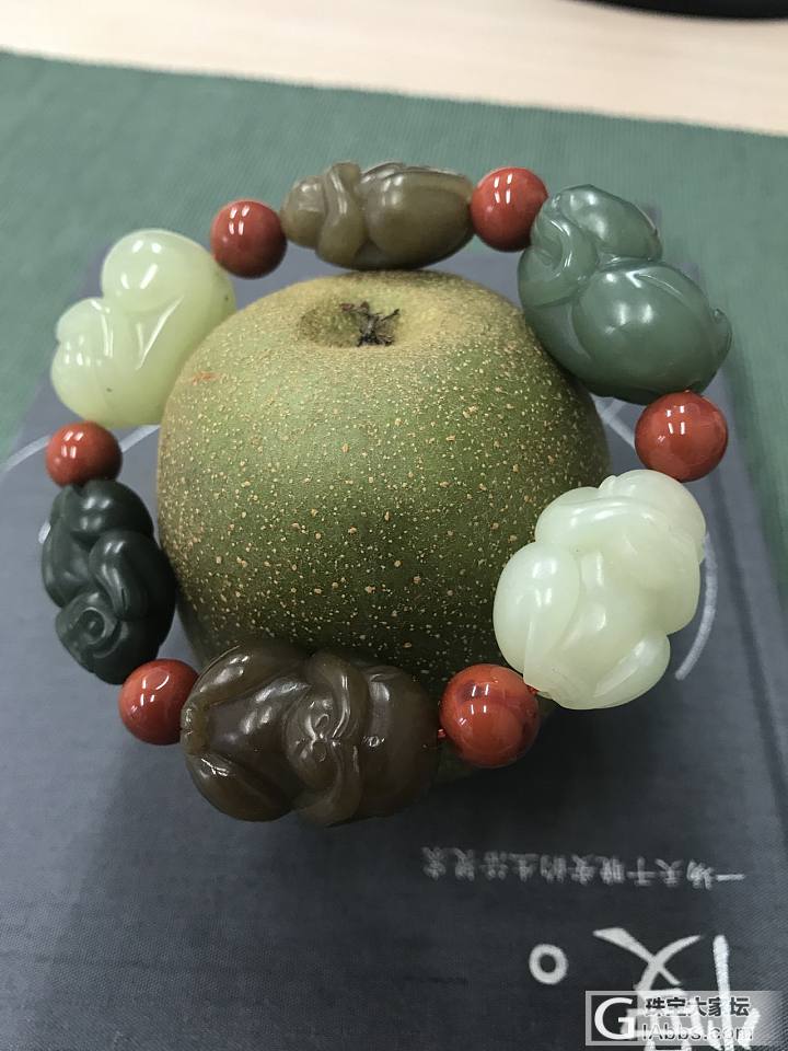 遛𤠣，把猴拉来了_珠串和田玉