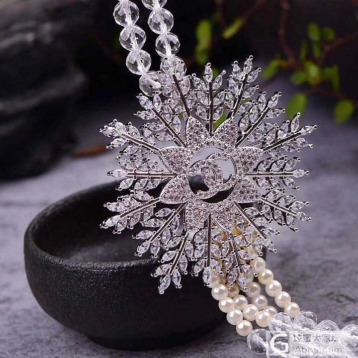 精美白水晶毛衣链 925纯银微镶雪花吊坠 搭配贝珠 香奈儿款 拆开可做胸针 秋冬..._毛衣链白水晶