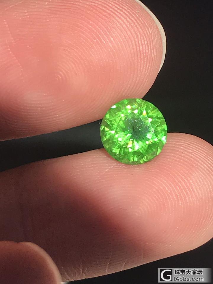 一颗美美的大俄翠_刻面宝石翠榴石