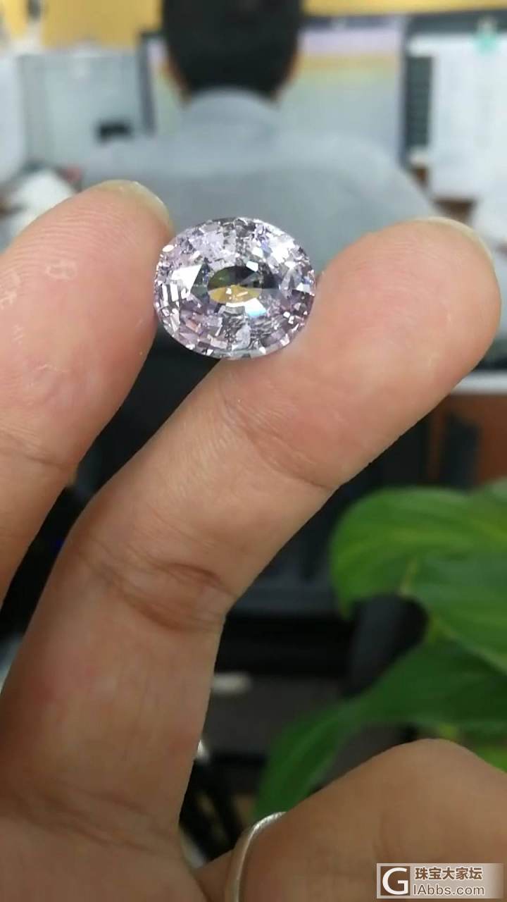 这个颗白尖晶如何？_刻面宝石尖晶石
