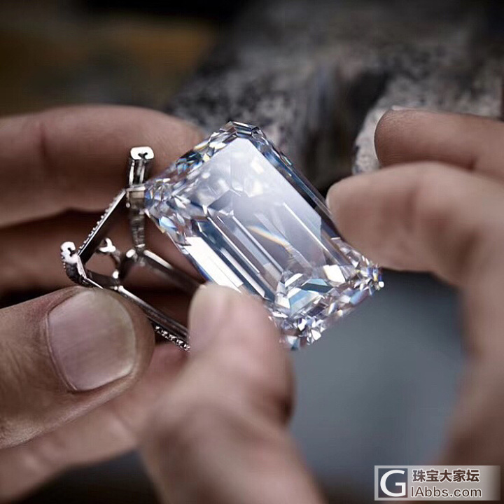 拍卖史上目前为止拍卖的最大的一颗该级别白钻_拍卖会钻石