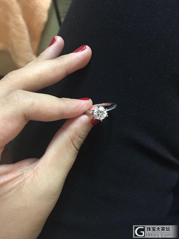 刚买的💍感觉不太闪 会不会是奶油钻啊 求大神鉴定_戒指钻石