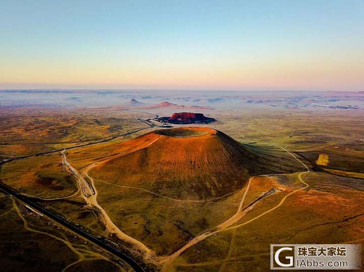 秋天 草原 火山。溜溜哒哒_摄影旅游