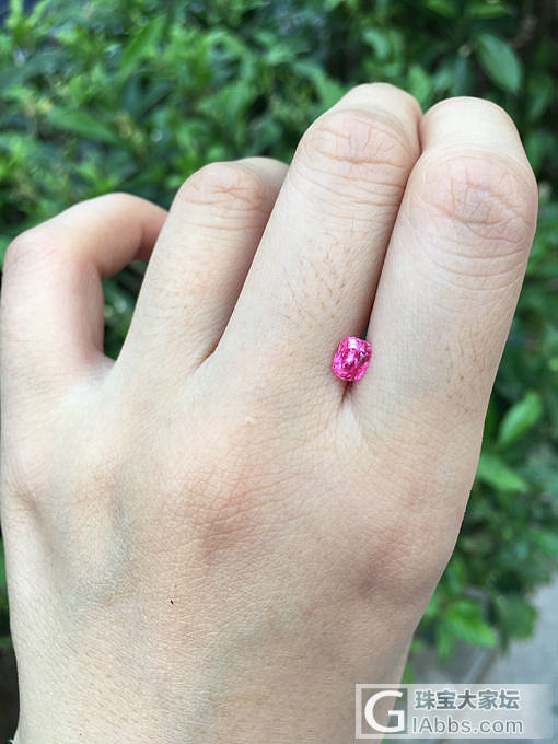 心中完美的粉色尖晶石的颜色_刻面宝石尖晶石