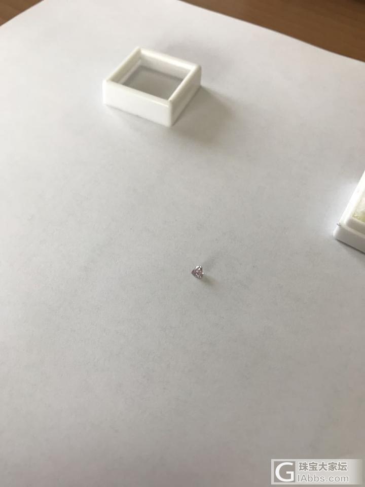 新请了一颗小粉钻，散货不是gia的_彩钻