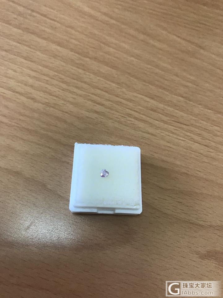 新请了一颗小粉钻，散货不是gia的_彩钻