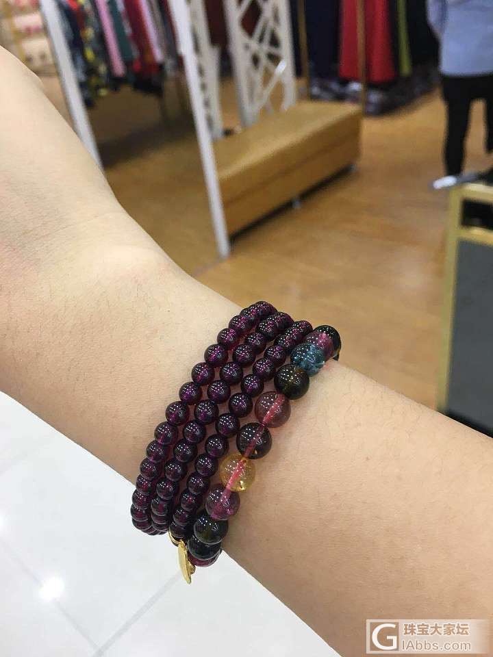 秀一个新买的碧玺，配紫牙配银镯美美哒！_珠串碧玺