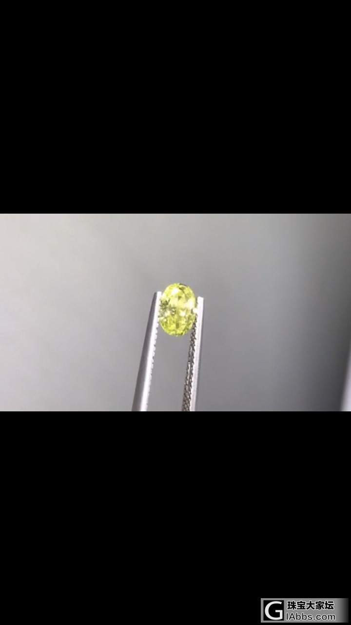 为什么fiy黄钻 无荧光 被强光拍摄下都显得是那种黄绿色那？_彩钻
