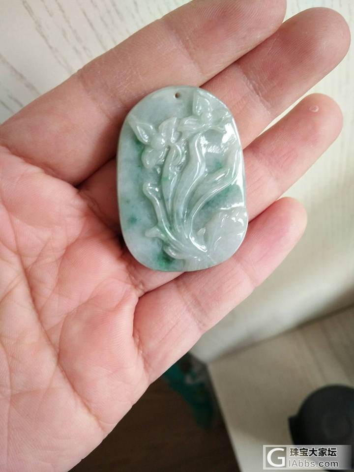 叫师傅雕了两个牌子，看看值多少钱_牌子挂件翡翠
