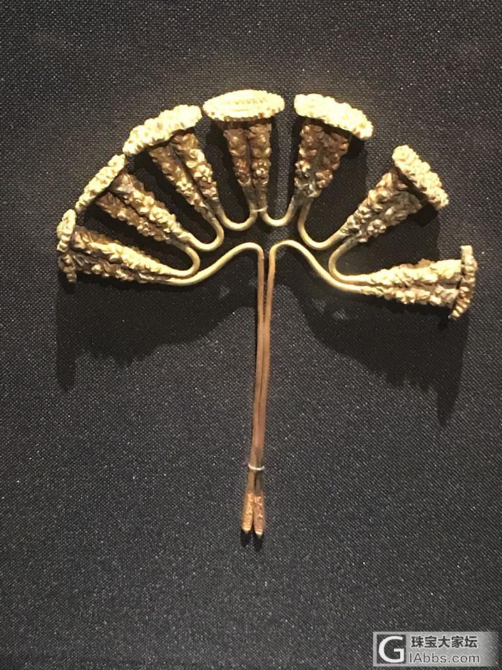 今天展馆免费家门口好多年没有去了。超美的_古董首饰展会金