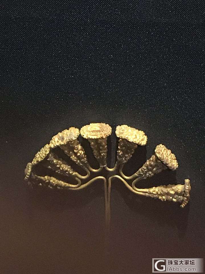 今天展馆免费家门口好多年没有去了。超美的_古董首饰展会金