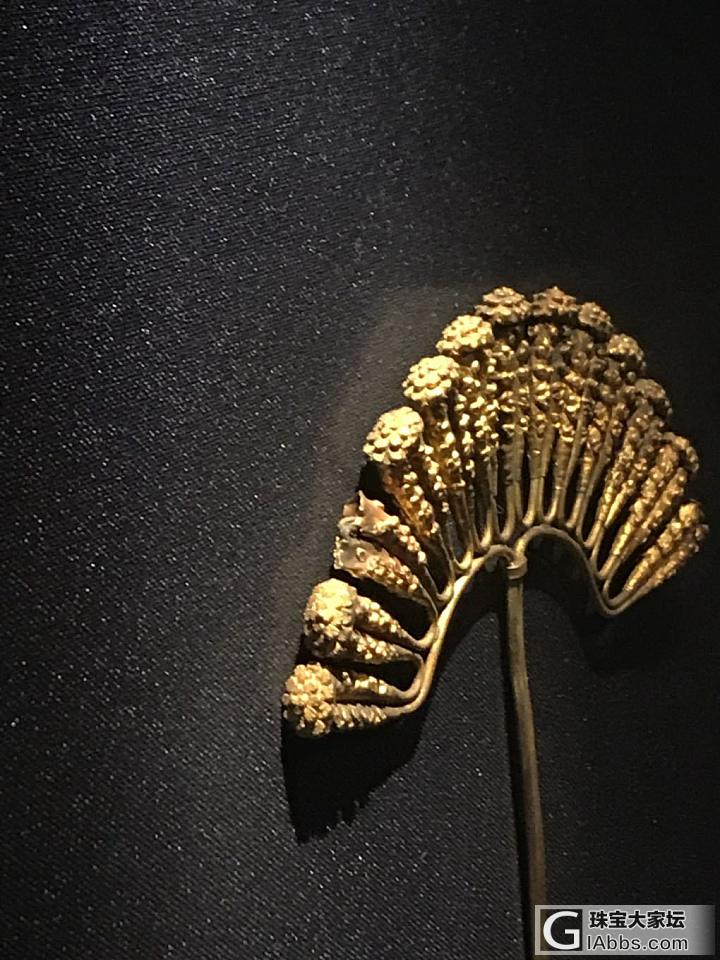 今天展馆免费家门口好多年没有去了。超美的_古董首饰展会金