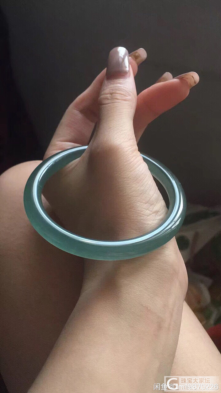 出两个镯子及吊坠套装_南红挂件手镯翡翠