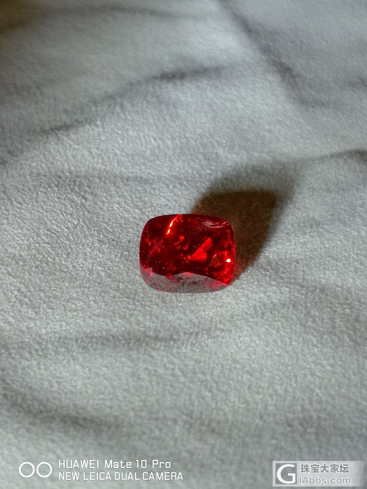 刚买了一颗不挑光线的红色尖晶石_刻面宝石尖晶石