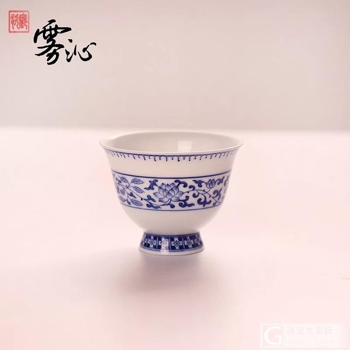 杯体小巧，轮廓线柔韧，直中隐曲，曲中显直，呈现出端庄婉丽，清雅隽秀的风韵
胎质：..._茶具