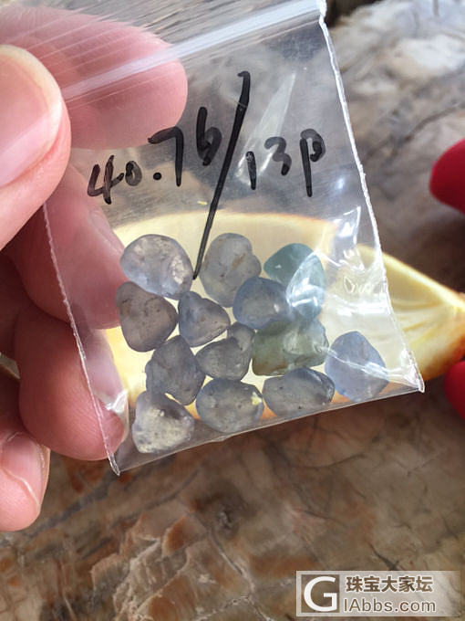 广州一些老板拿过来小量的蓝宝原石_工艺蓝宝石