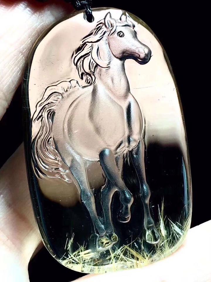 天然钛晶生肖马🐴吊坠，晶体全净，雕刻精致逼真，[强]创造事业财富，主正财、纳财。..._发晶挂件