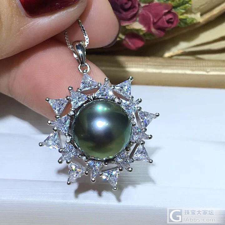 来一特价美物诱惑  秒杀价399🉐  12-13mm大溪地孔雀绿色泽极强光底侧面..._海水珍珠吊坠珍珠