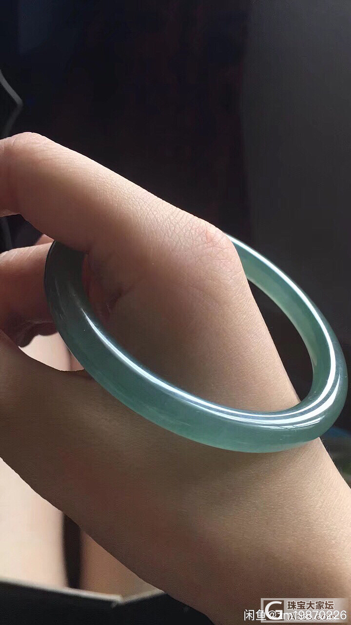 出两个镯子及吊坠套装_南红挂件手镯翡翠
