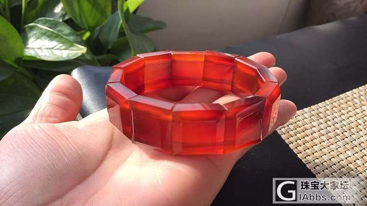 马达加斯加红玉髓手牌_玉髓手排