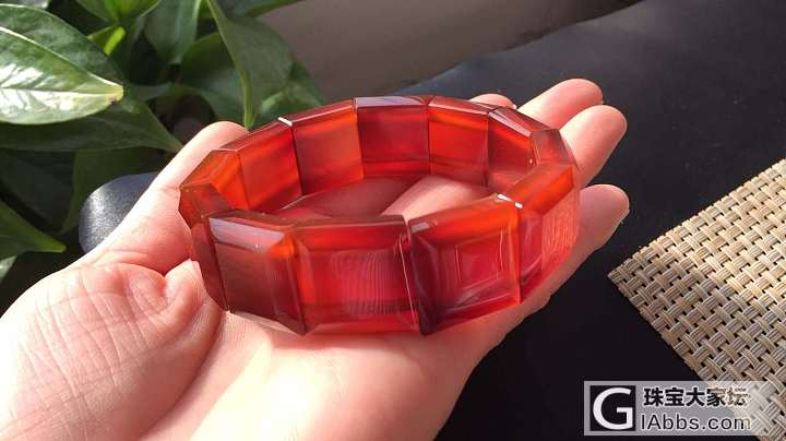 马达加斯加红玉髓手牌_玉髓手排