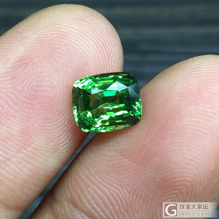 沙弗莱，2克拉，vivid green_刻面宝石沙弗莱