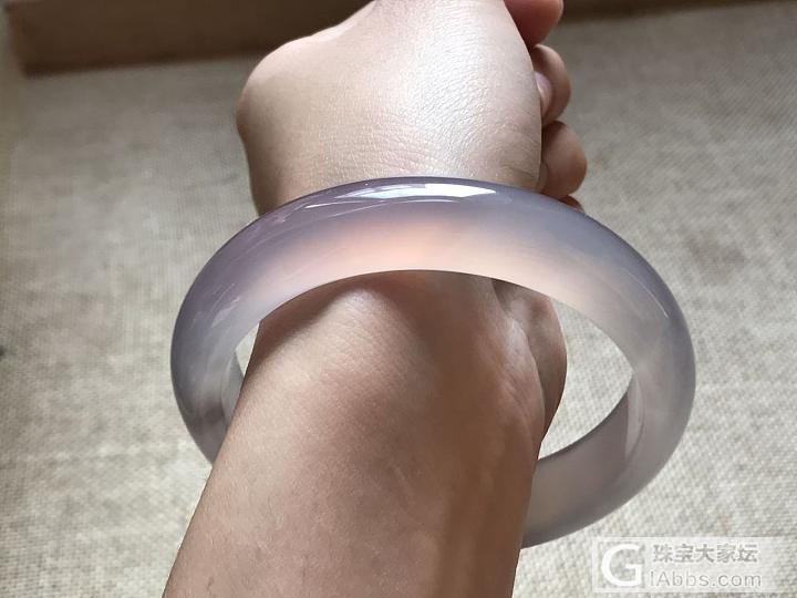 灰紫色俏色手镯_手镯玉髓