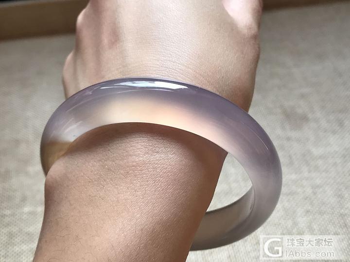 灰紫色俏色手镯_手镯玉髓